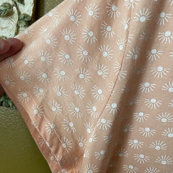 NWT Gap size XL Favorite Tee in peach sunrise pattern. - Picture 3 of 7